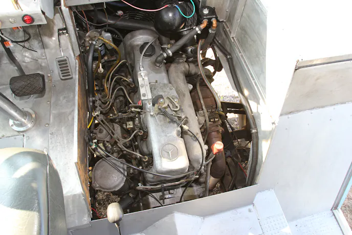 The Junkyard Airvan Rebuilt Around a Mercedes OM617