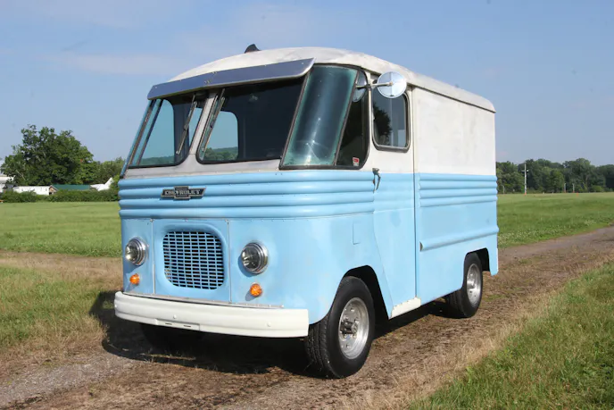 The Junkyard Airvan Rebuilt Around a Mercedes OM617